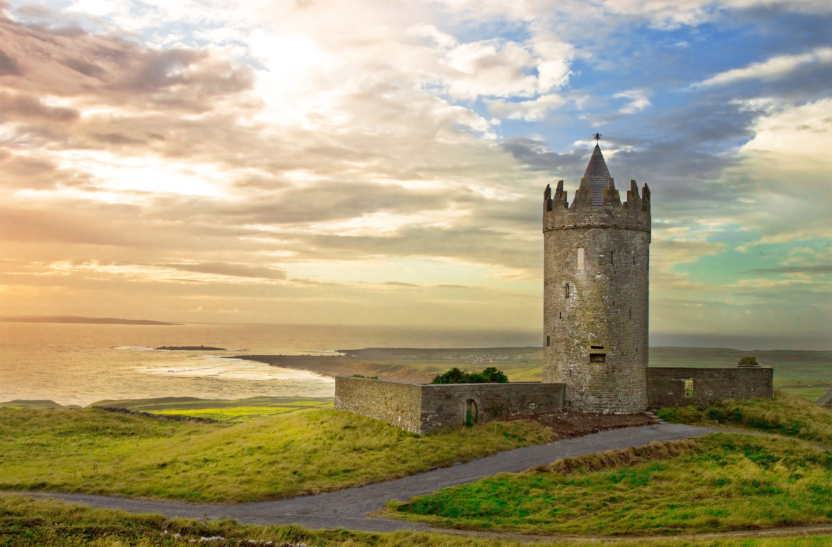 Doonagore Castle, Reise nach Irland