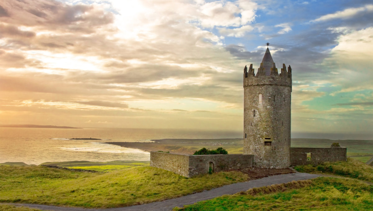 Doonagore Castle, Reise nach Irland
