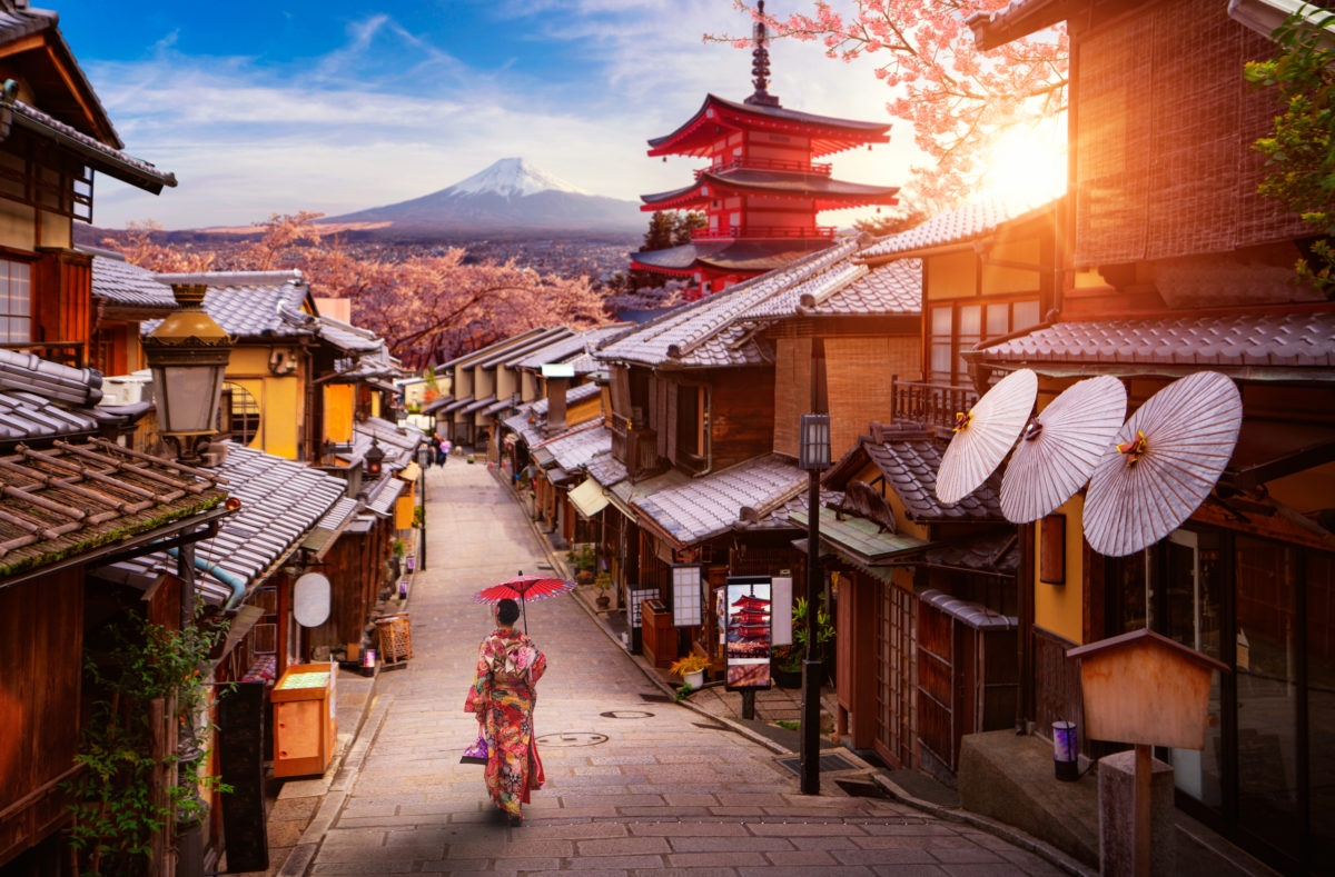 Altstadt von Kyoto mit Kirschblüten, Japanreise