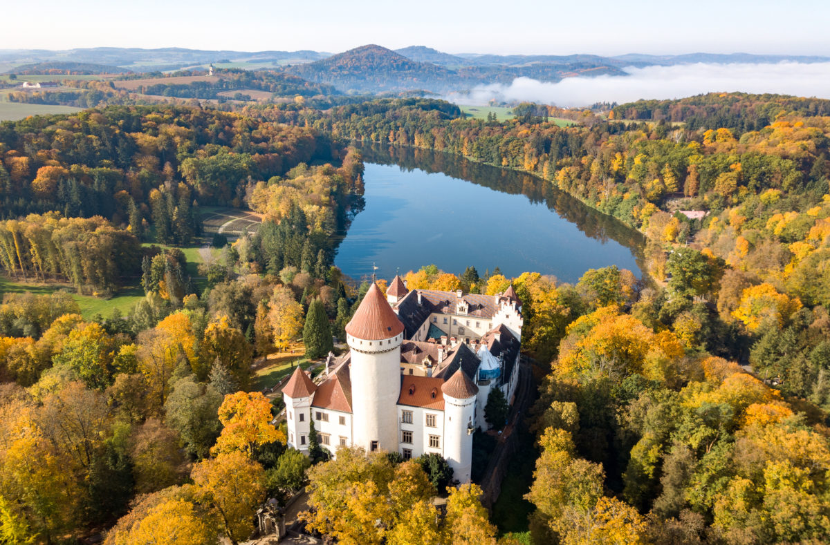 Schloss Konopiste im Herbst, in der Nähe von Prag, Böhmen, Tschechische Republik