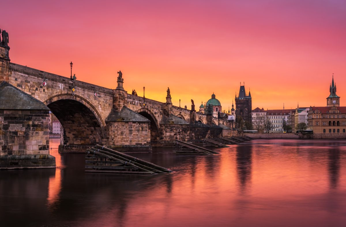Karlsbrücke im Morgengrauen, Sehenswürdigkeiten in Prag, Tschechische Republik