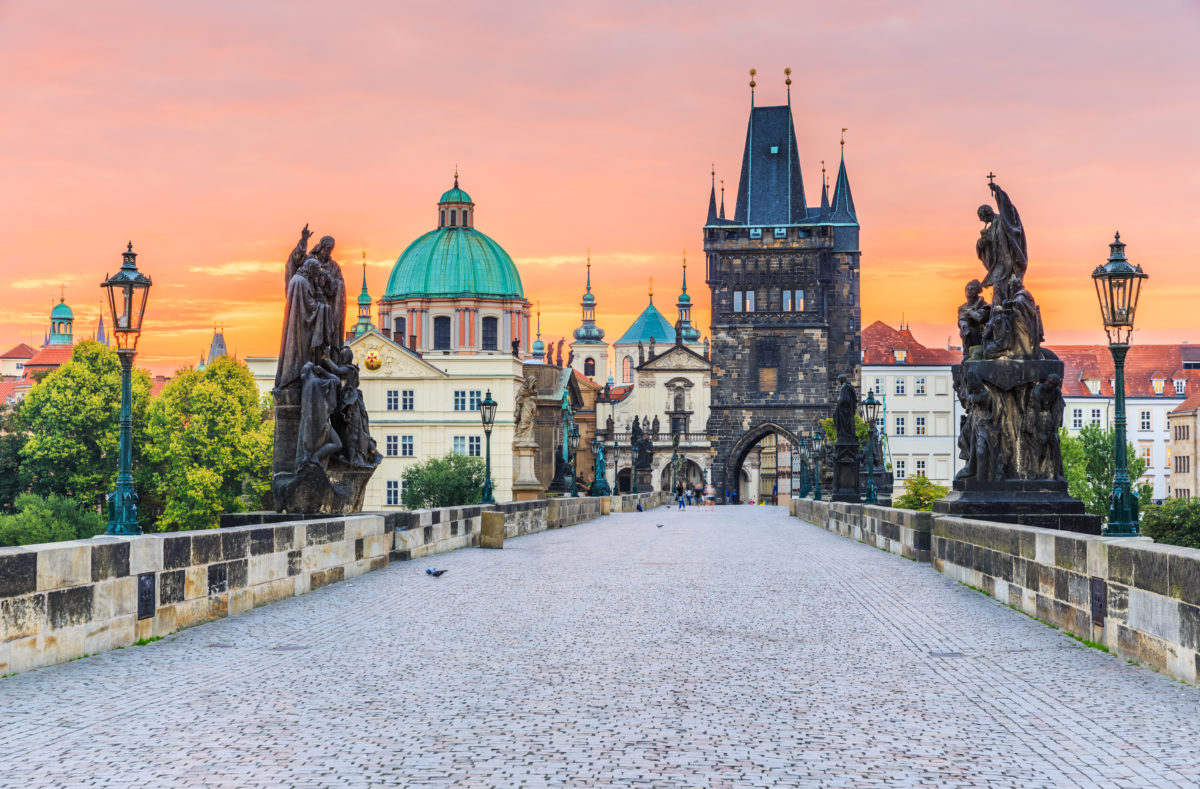 Sehenswürdigkeiten auf der Karlsbrücke in Prag, Tschechische Republik