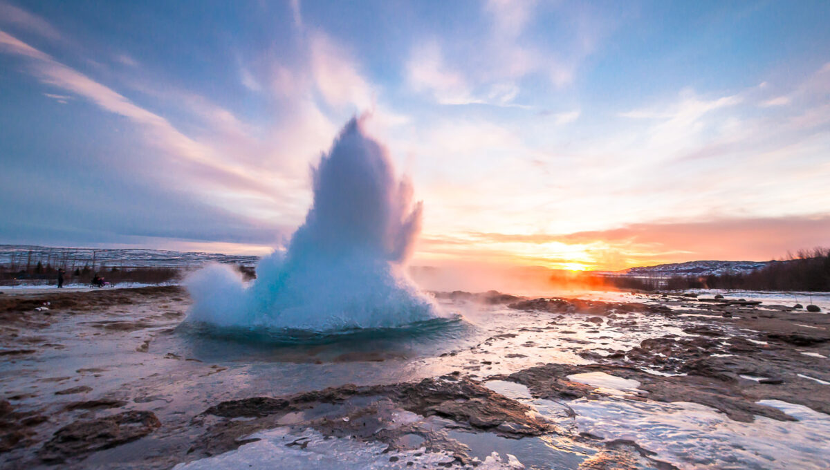 Ausbruch des Geysirs Strokkur in Island