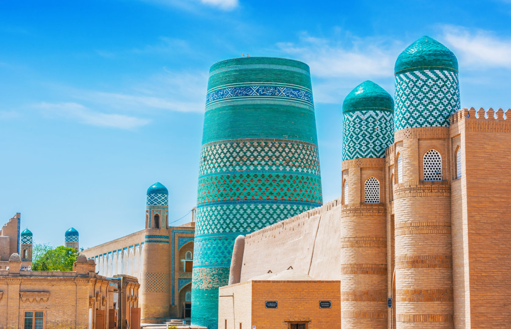 Historische Architektur von Itchan Kala, der ummauerten inneren Stadt der Stadt Chiwa, die zum UNESCO-Weltkulturerbe gehört, Reise nach Usbekistan