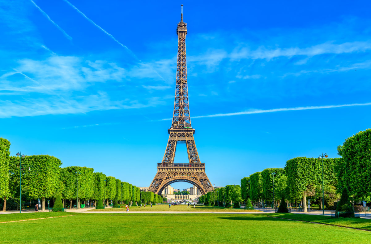 Eiffelturm auf dem Champs de Mars in Paris
