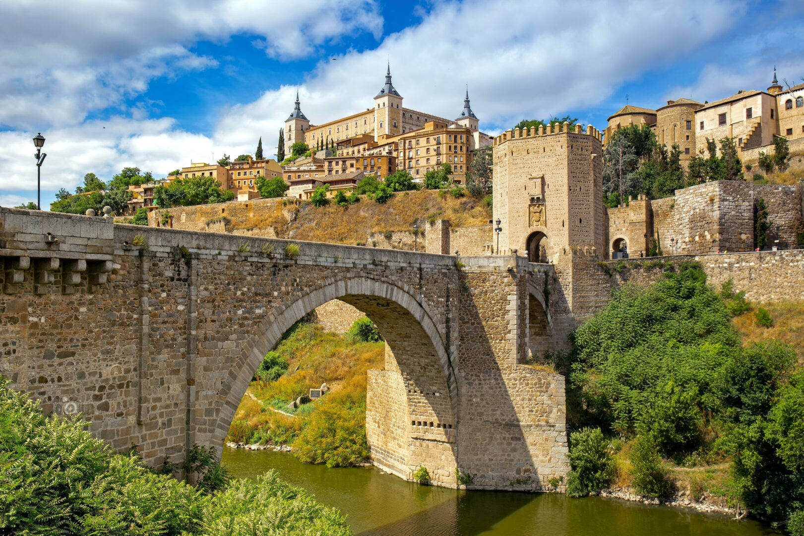 Toledo mit der Alcantara-Brücke, Spanien