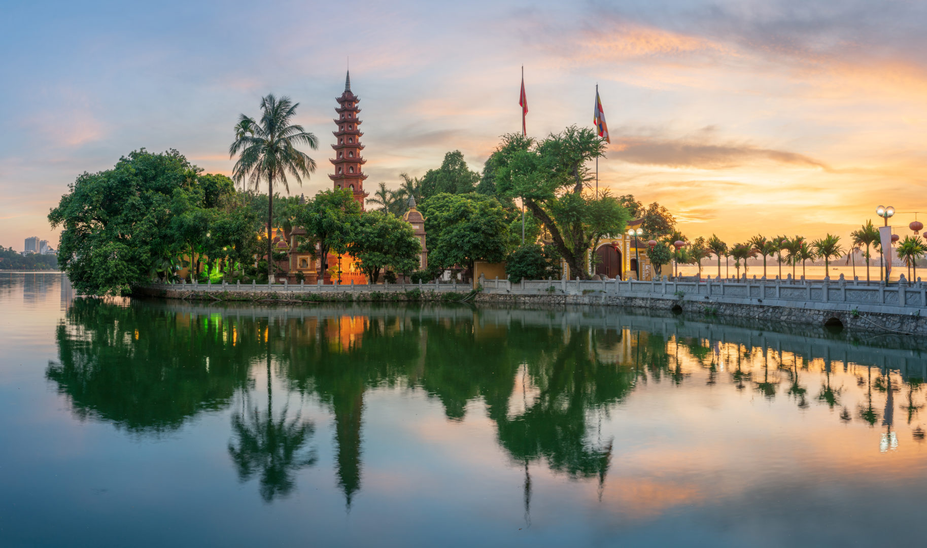 Blick von der Tran Quoc-Pagode in Hanoi, Vietnam
