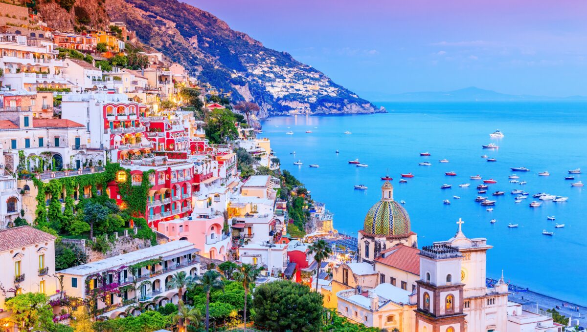 Vue depuis Positano sur la mer, sur la Côte amalfitaine, Italie du Sud