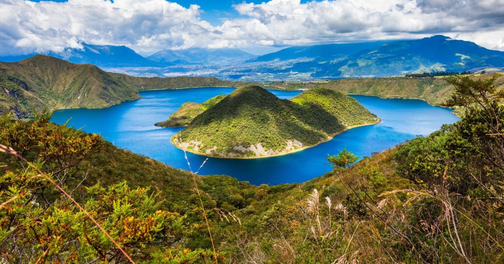 Blick auf die Cuicocha-Lagune auf einer Reise durch Ecuador