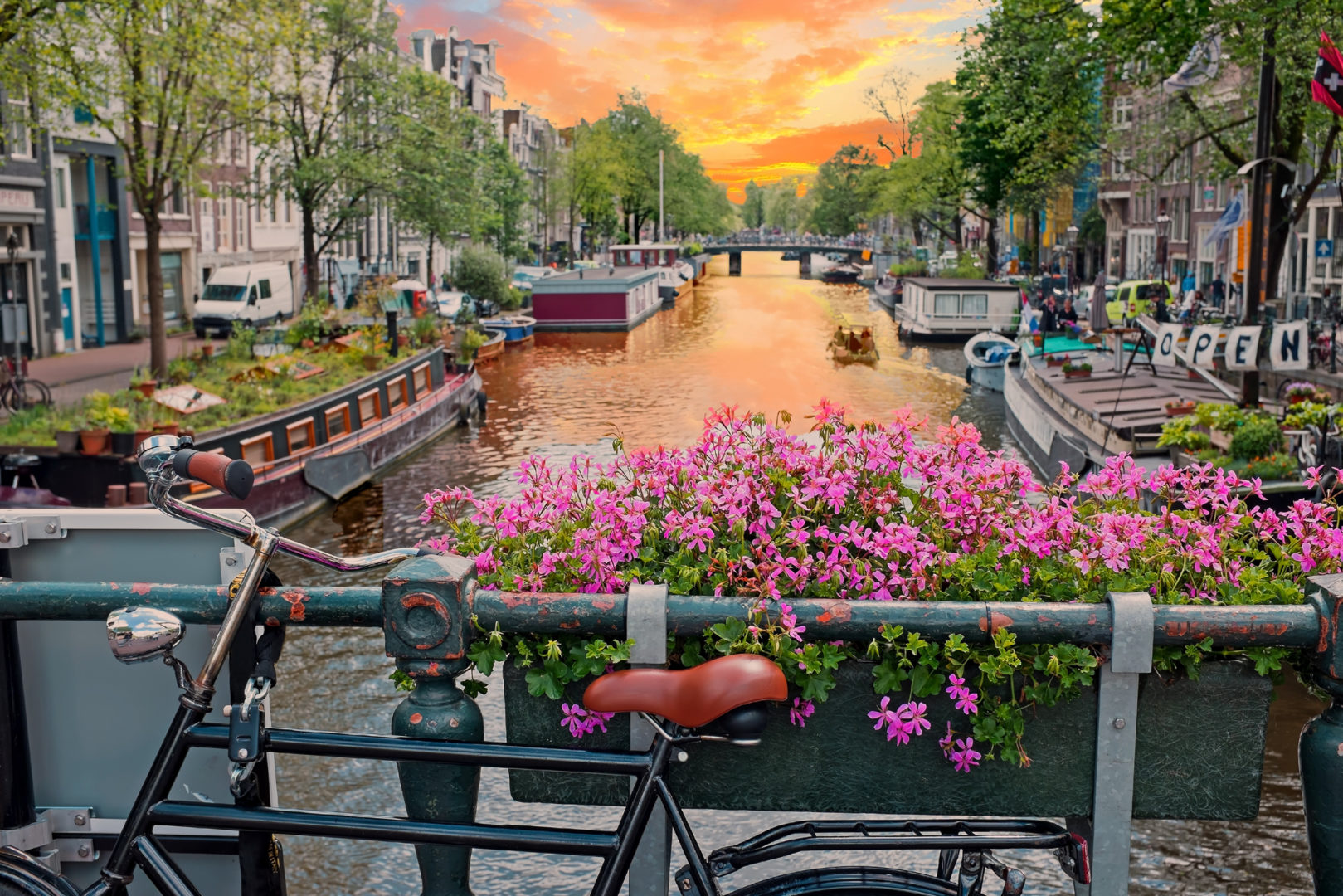 Fahrradfahren an der Prinsengracht in Amsterdam, Niederlanden