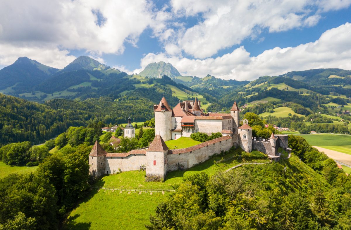 mittelalterliches Schloss Gruyères, das zu den schönsten Dörfern der Schweiz gehört