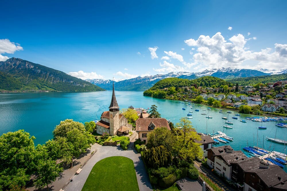 Château de Spiez au bord du lac de Thoune, voyage en Suisse