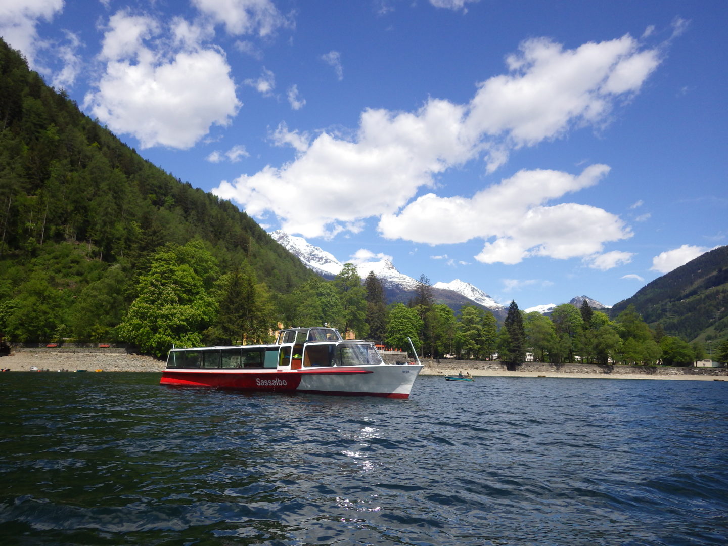 Sassalbo, das Schiff des Lago di Poschiavo