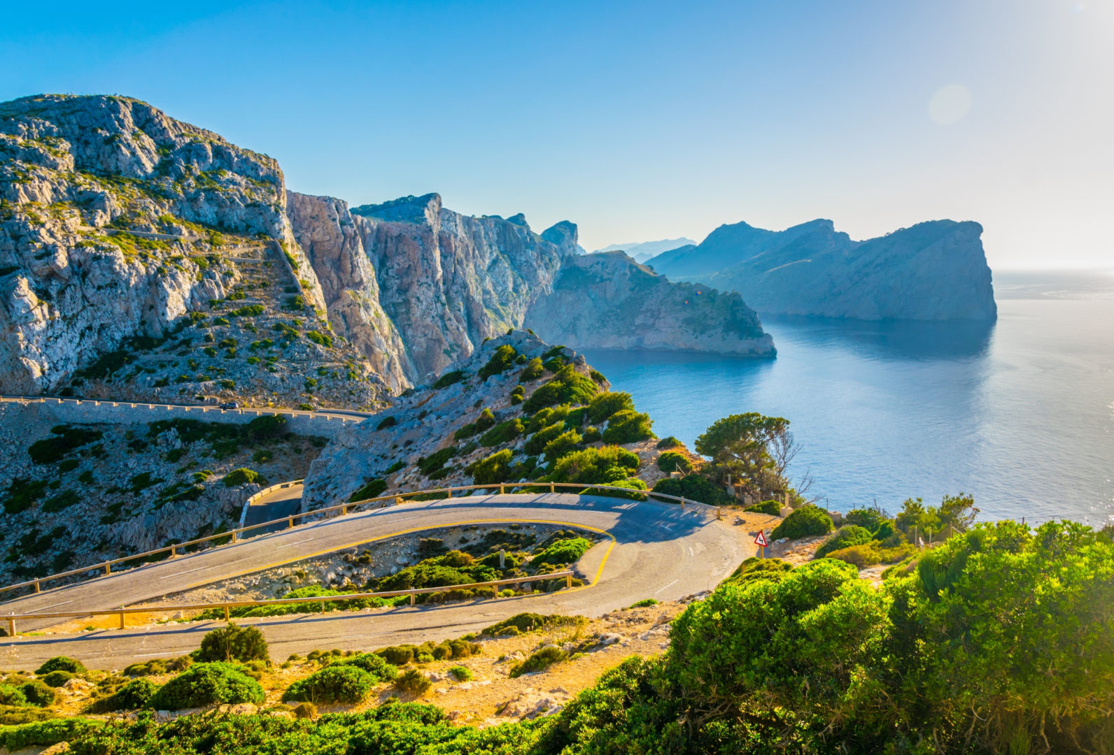 Küstenstraße auf Mallorca in Richtung Leuchtturm Far Forentor