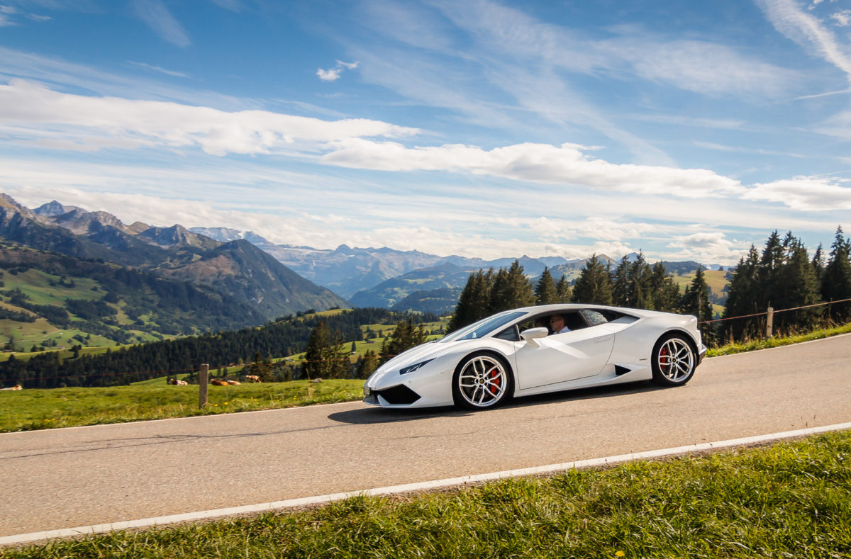 Mit dem Supersportwagen die Schweiz auf den schönsten Straßen besuchen