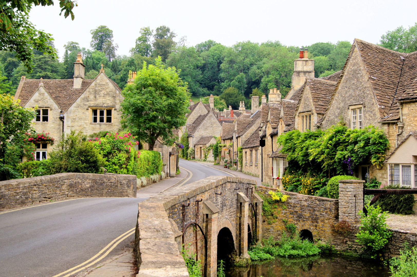 Castle Combe, ein malerisches Dorf in den Cotswolds, in der Nähe von London in England