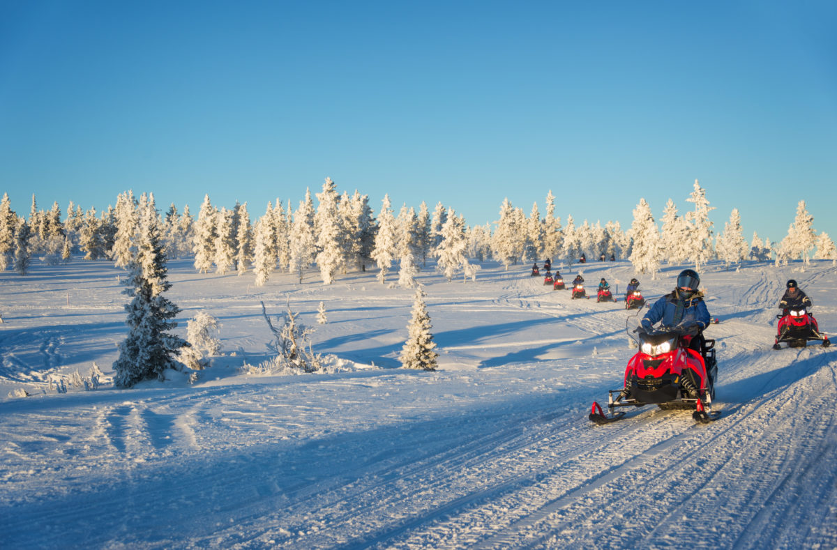 Schneemobilfahren in Finnisch-Lappland