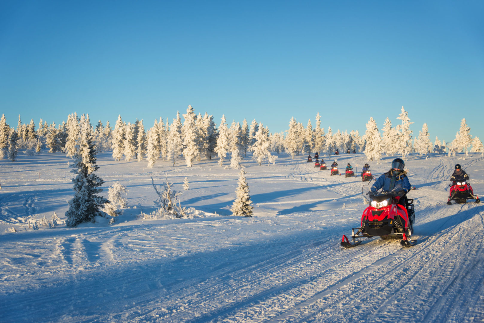 Schneemobilfahren in Finnisch-Lappland