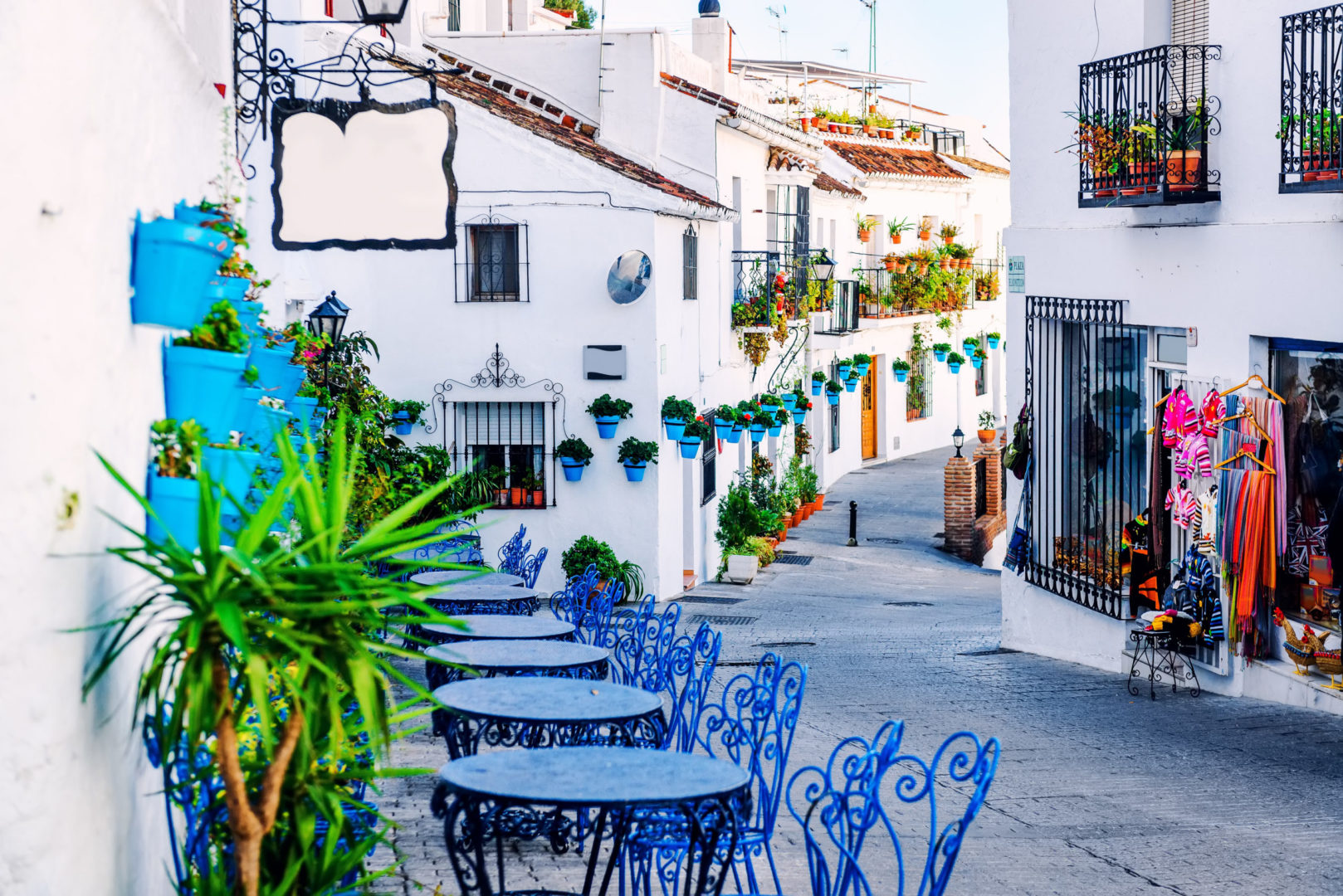 Straße von Mijas Weißes Dorf in Andalusien