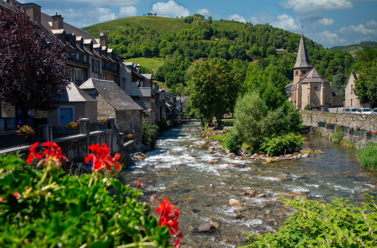 Dorf Arreau, in den Pyrenäen, Südfrankreich