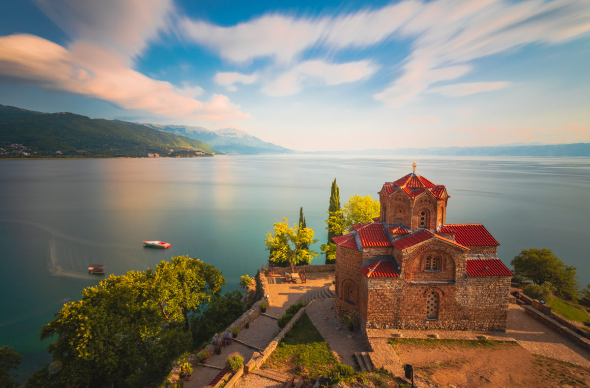 Der Ohridsee in der Stadt Ohrid im Norden Mazedoniens