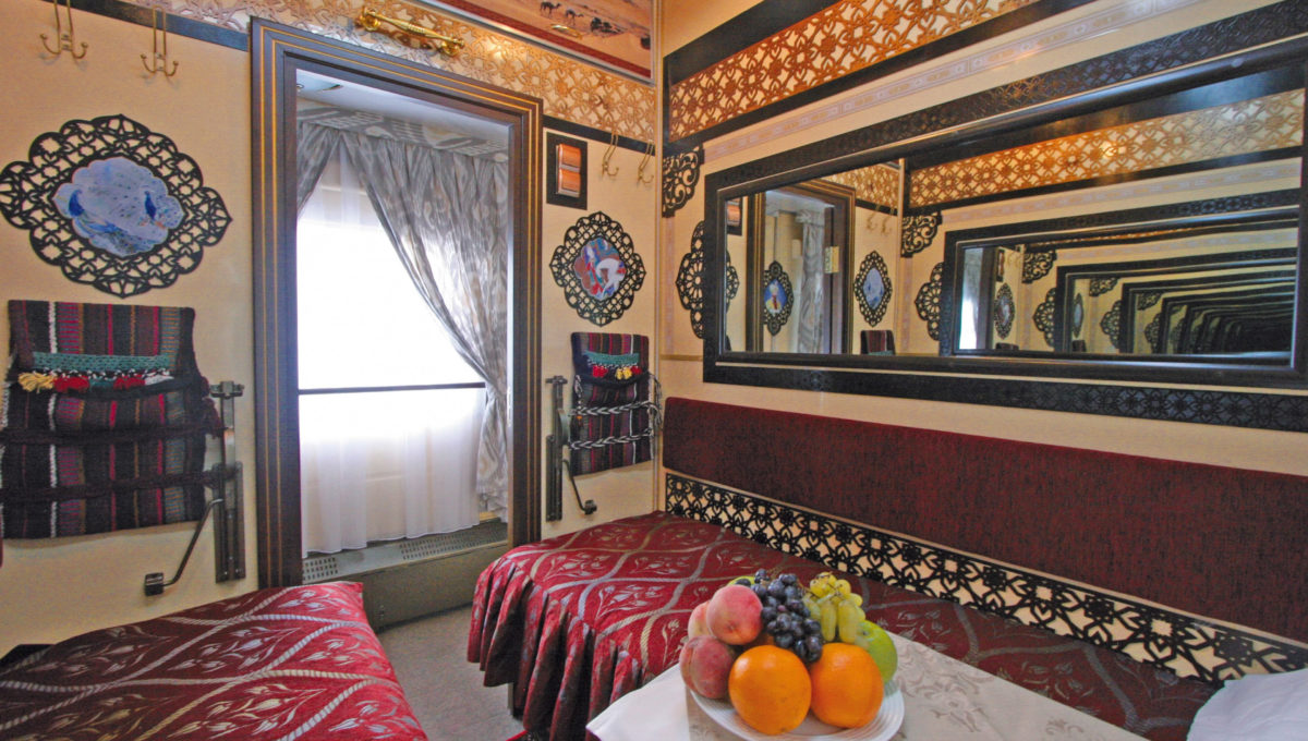Kabine der Kategorie Aladin im Orient Silk Road Express, Reise entlang der Seidenstraße