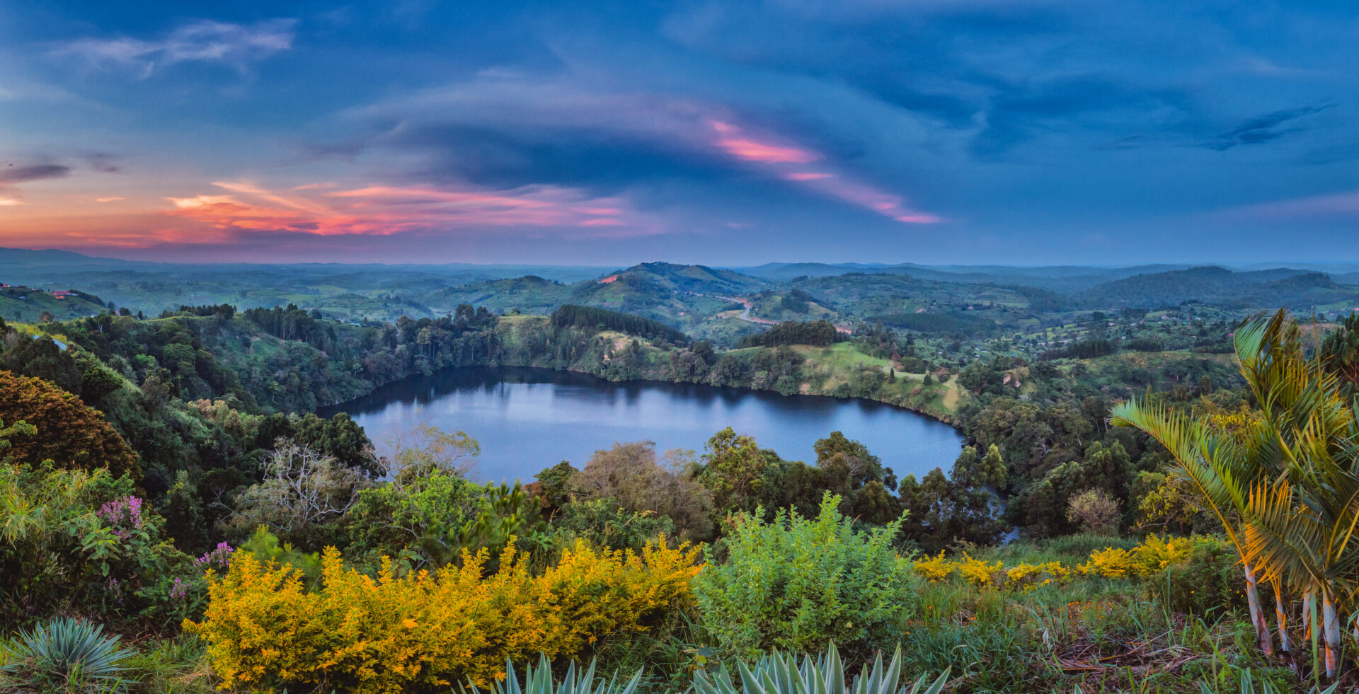 Blick auf den Kratersee bei Kibale, Uganda