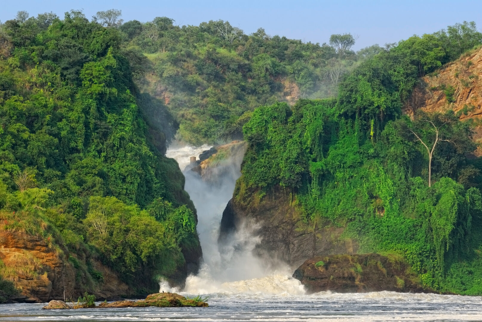 Murchison-Wasserfall fällt auf den Victoria-Nil-Fluss im Norden Ugandas