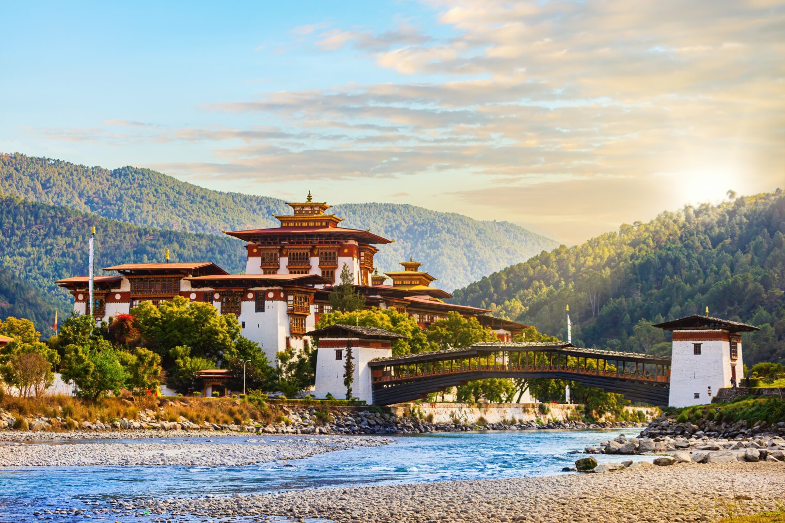 Punakha Dzong, spektakulärer Dzong am Zusammenfluss zweier Flüsse in Bhutan