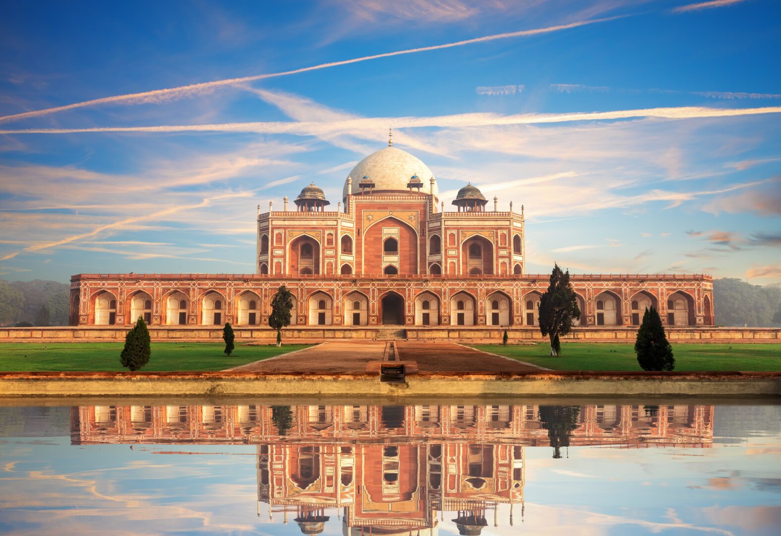 Humayuns Grabmal bei Sonnenuntergang und sein Spiegelbild, Delhi, Indien