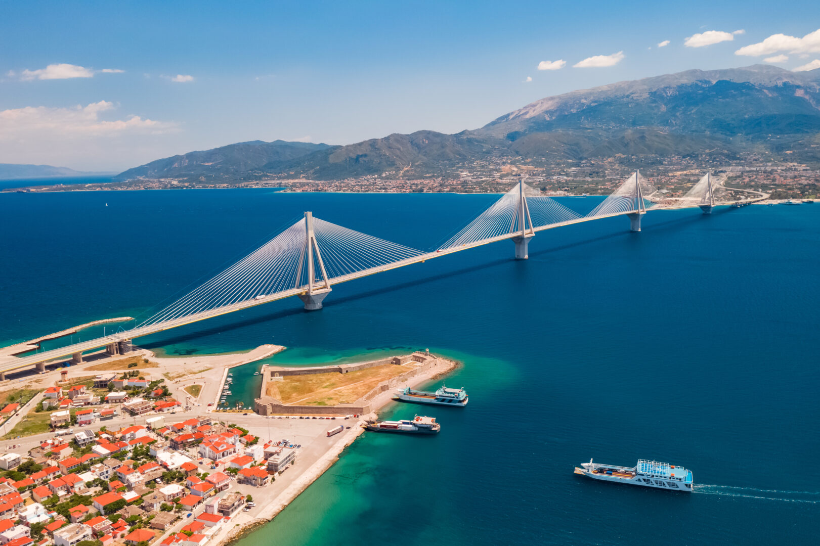 Rion-Antirion-Brücke in Patras, Griechenland