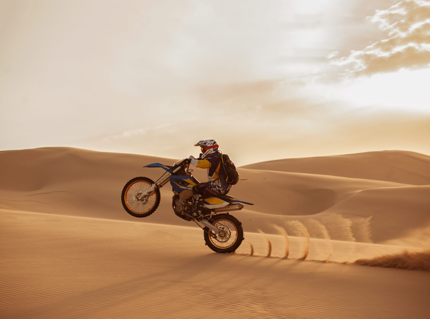 Motorrad auf den Sanddünen der Mongolei