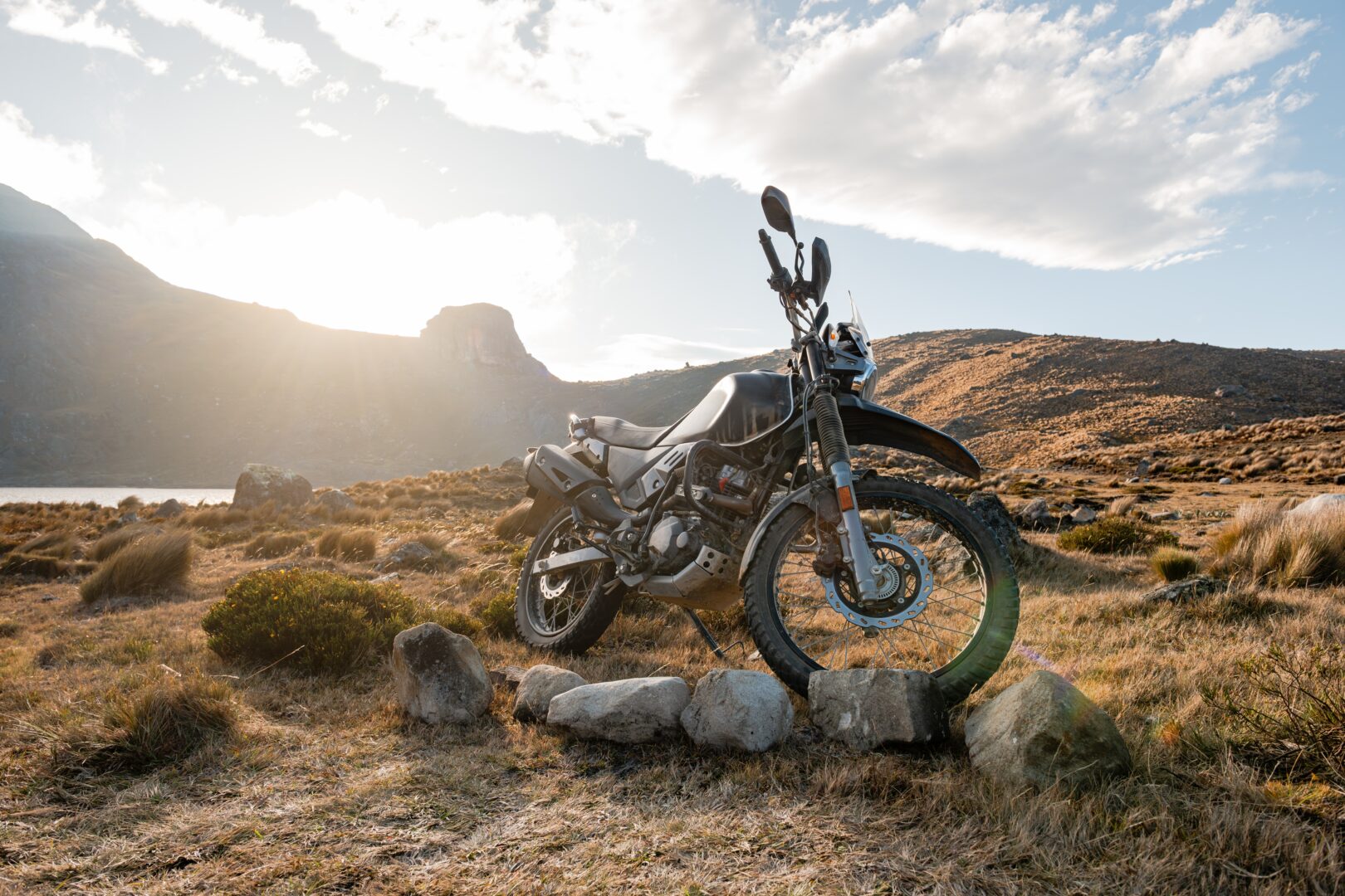 Motorrad auf den Straßen der peruanischen Berge