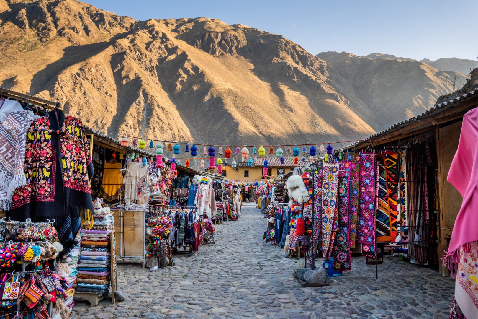 Andenhandwerk in der traditionellen Stadt Ollantaytambo in Peru