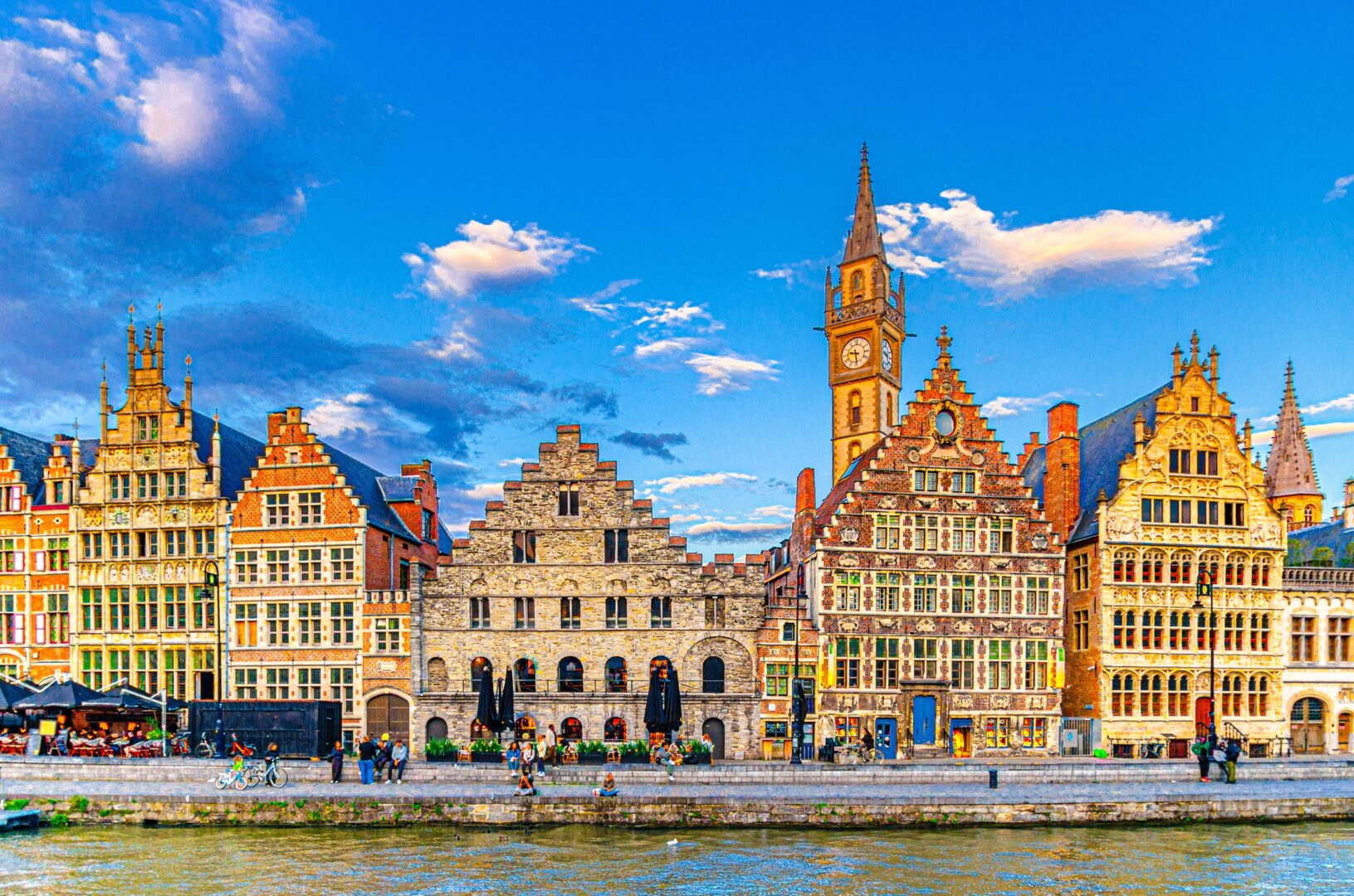 Flusskreuzfahrt auf einem Hausboot in Belgien