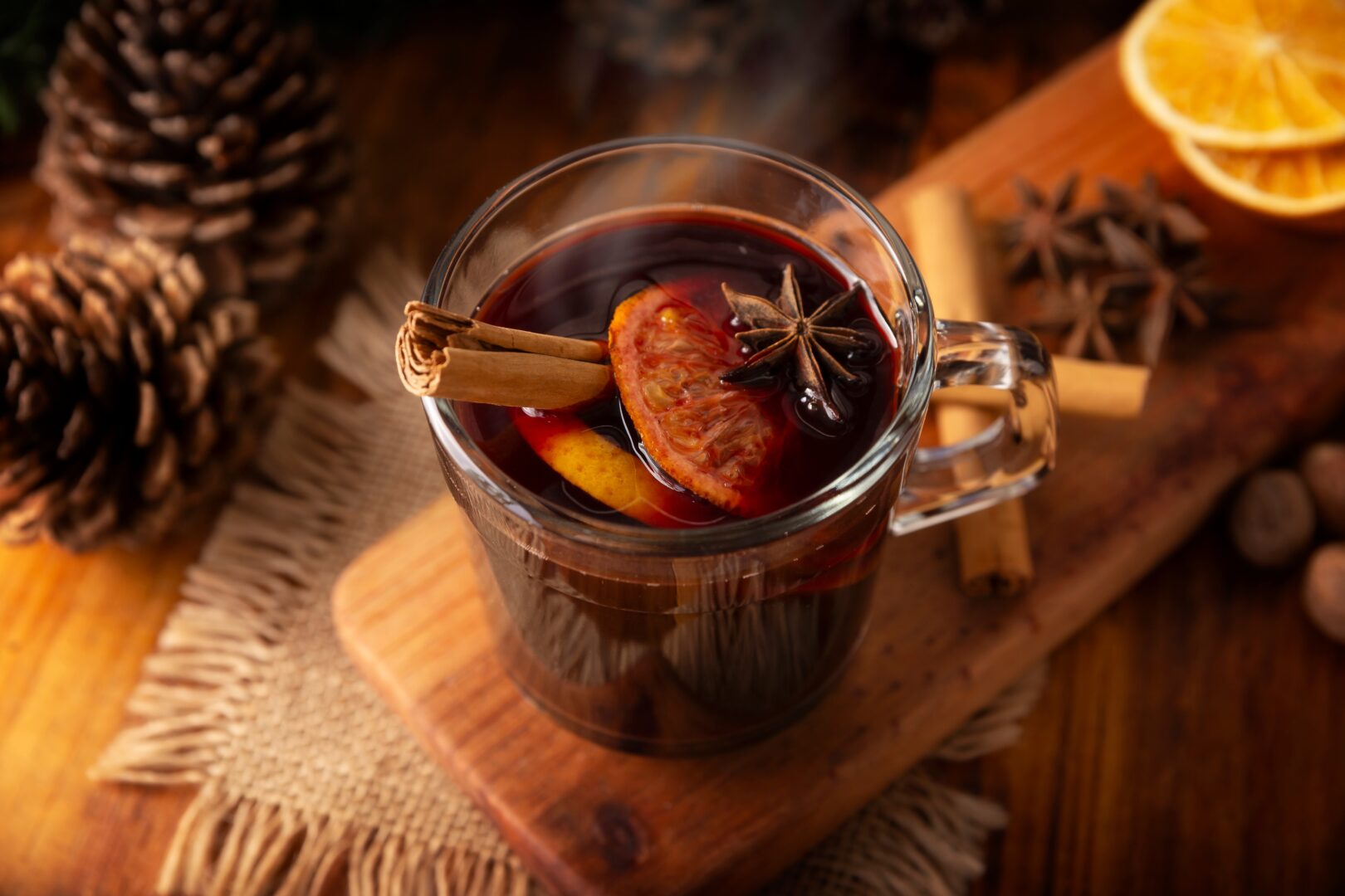 Glögi, würziger Weihnachtsglühwein aus den baltischen Hauptstädten