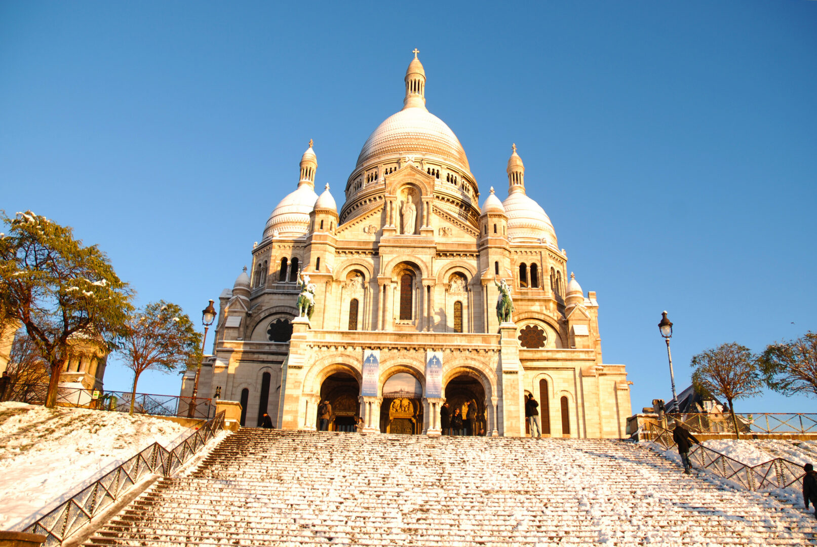 Basilika Sacré-Cœur in Montmartre im Winter, Paris, Frankreich
