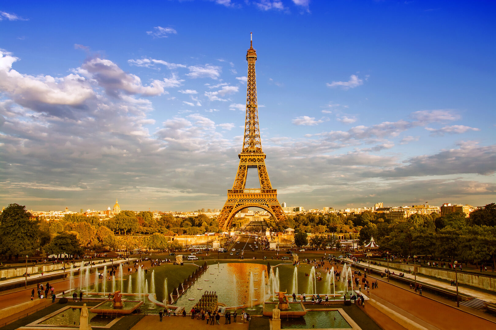 Eiffelturm und Trocadéro-Garten in Paris, Frankreich