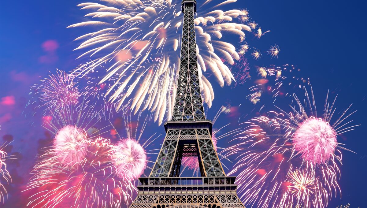 Feuerwerk am Eiffelturm in Paris, Frankreich