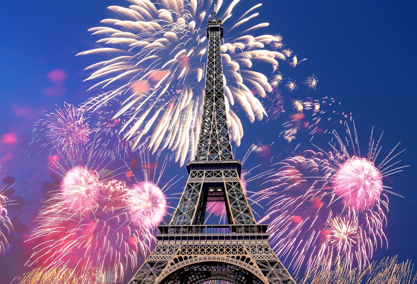 Feuerwerk am Eiffelturm in Paris, Frankreich