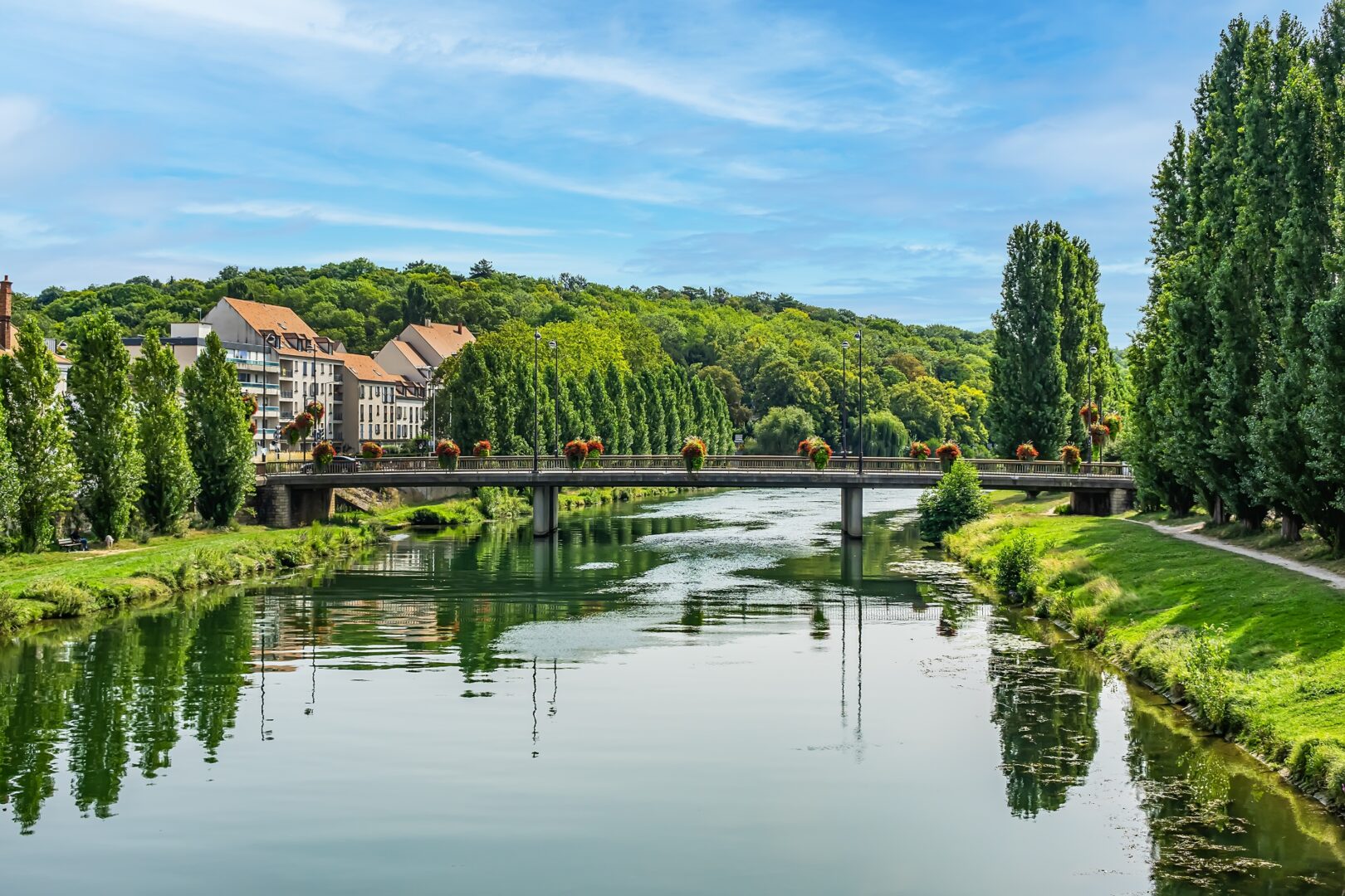 Ufer der Seine in der Stadt Melun, Departement Seine-et-Marne, Frankreich